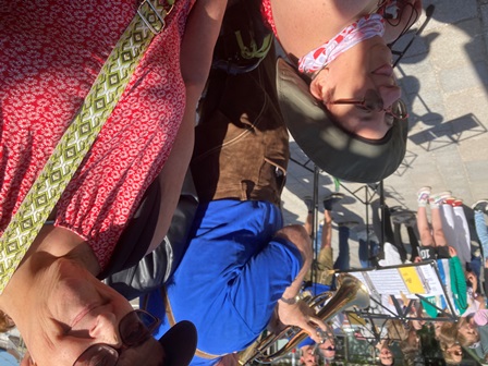 Maibaumsingen_amPlatz005