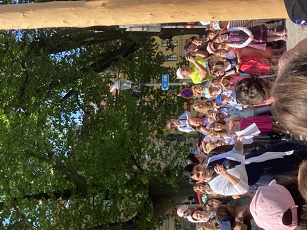 Maibaumsingen_amPlatz007