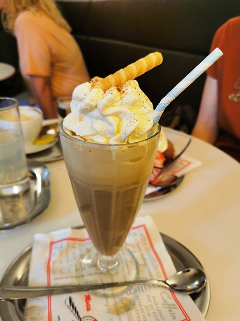 Mauer - Eisessen und Spazieren02