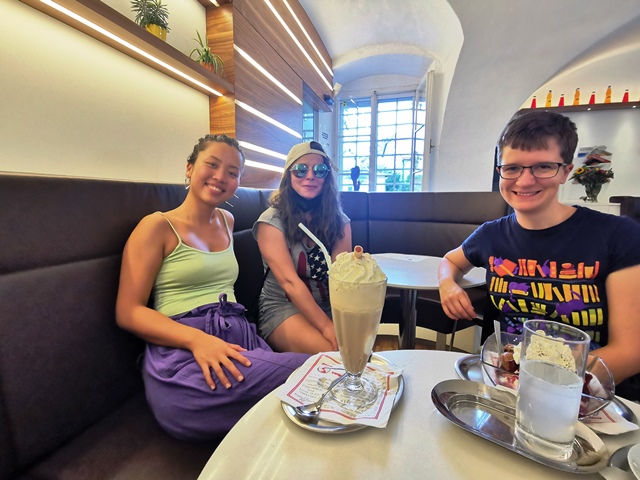 Mauer - Eisessen und Spazieren03